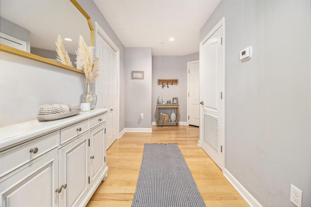 1 bedroom, 2 bathroom, 1,055 sq ft condominium sold at 195 14th Street 602, Atlanta, GA 30309
