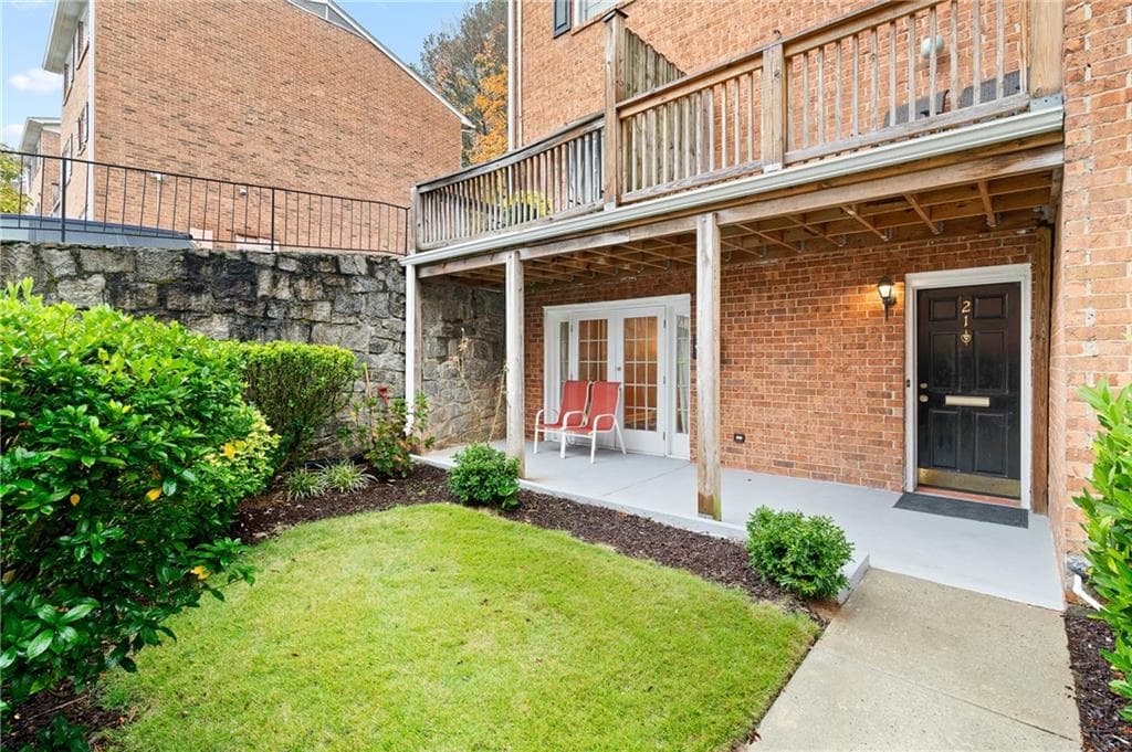 2 bedroom, 2 bathroom, 1,392 sq ft townhouse sold at 6520 Roswell Road 21, Atlanta, GA 30328