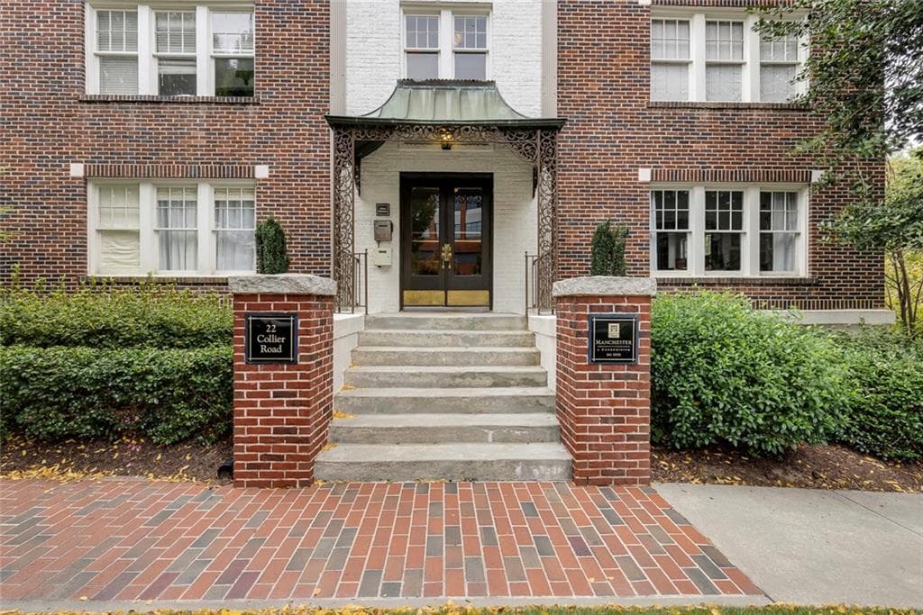 1 bedroom, 1 bathroom, 990 sq ft condominium sold at 22 Collier Road 9, Atlanta, GA 30309