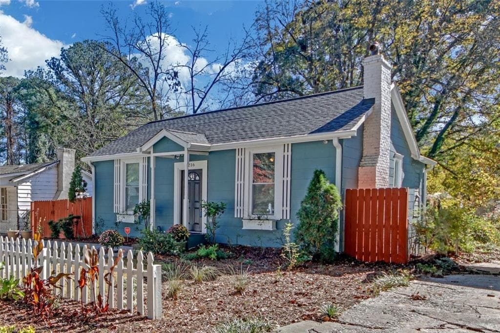 3 bedroom, 1 bathroom, 1,000 sq ft single family residence sold at 2216 BAKER Road, Atlanta, GA 30318