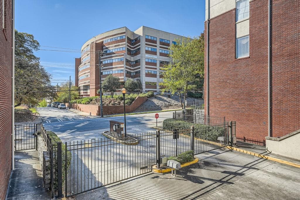 2 bedroom, 3 bathroom, 1,725 sq ft condominium sold at 401 10th Street E218, Atlanta, GA 30318