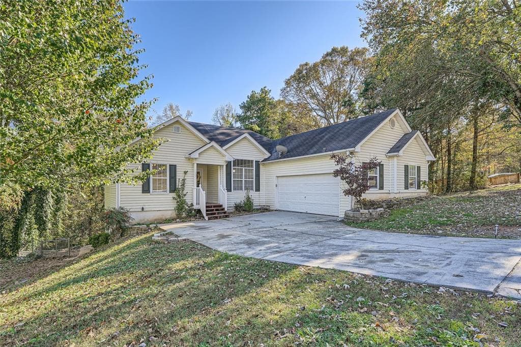 3 bedroom, 2 bathroom single family residence sold at 429 Creek Crossing Court, Grayson, GA 30017