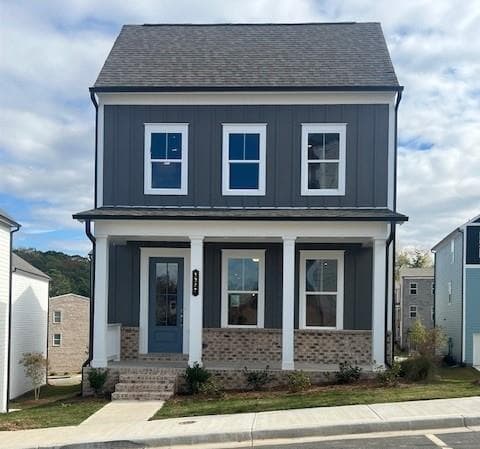 3 bedroom, 4 bathroom, 2,129 sq ft single family residence sold at 1347 Creek View Lane, Atlanta, GA 30318