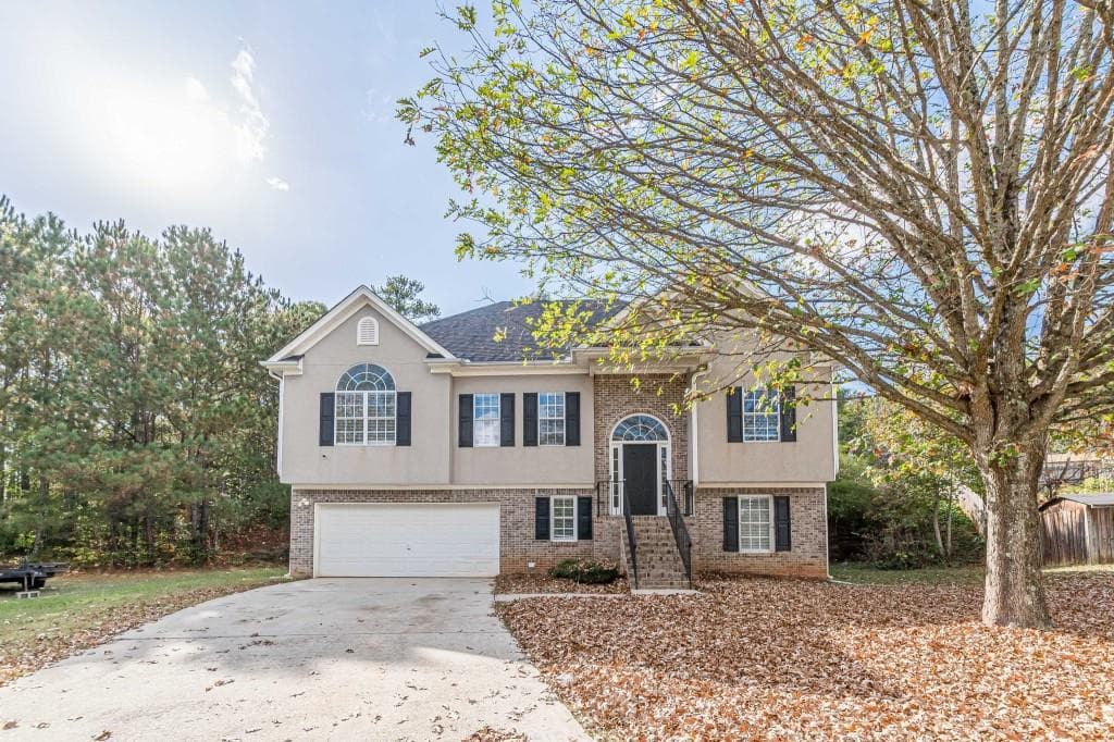4 bedroom, 3 bathroom single family residence sold at 6781 Oakleigh Court, Rex, GA 30273