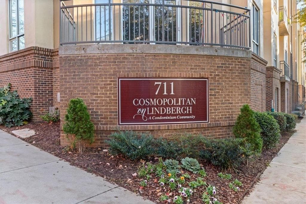 1 bedroom, 2 bathroom, 855 sq ft condominium sold at 711 COSMOPOLITAN Drive 249, Atlanta, GA 30324
