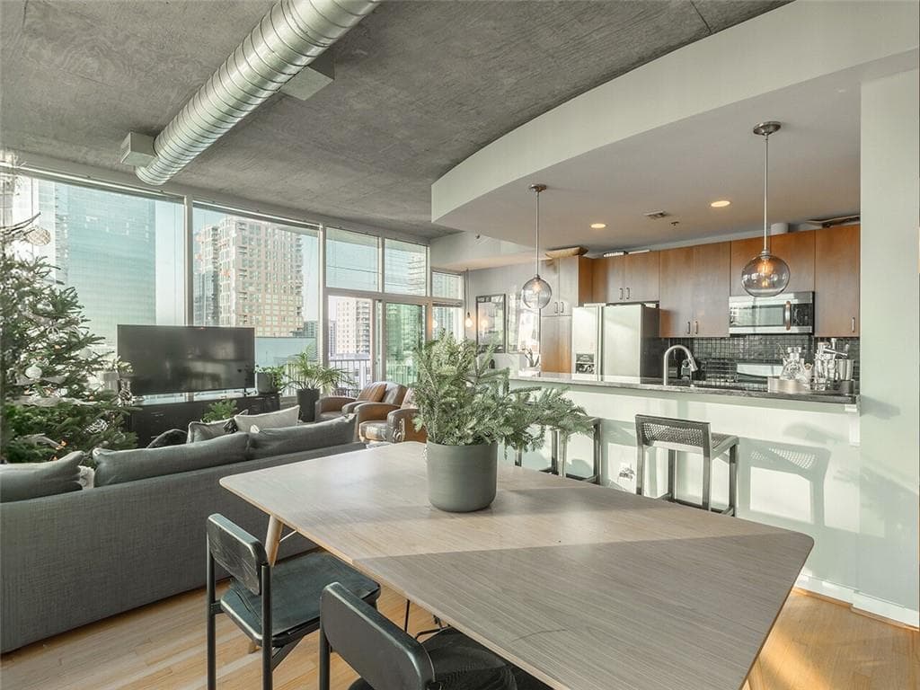 1 bedroom, 1 bathroom, 897 sq ft condominium sold at 943 Peachtree Street 1119, Atlanta, GA 30309