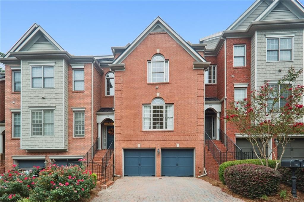3 bedroom, 4 bathroom, 2,888 sq ft townhouse sold at 198 Meeting Lane, Atlanta, GA 30342