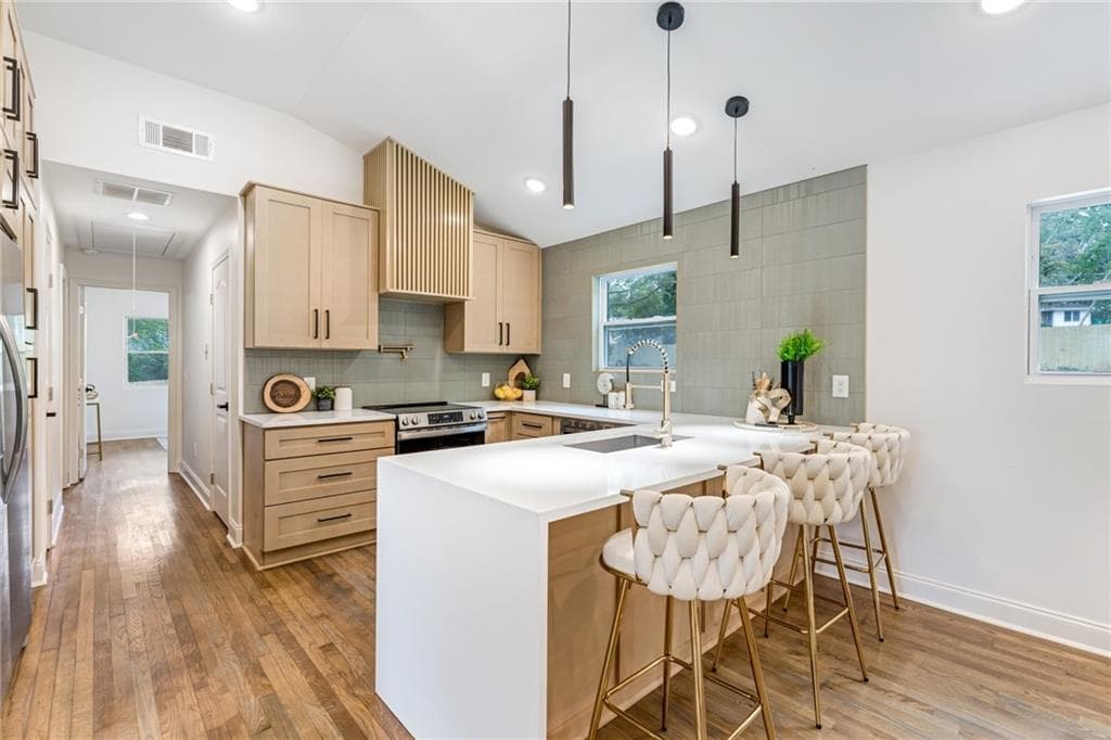 3 bedroom, 3 bathroom, 1,400 sq ft single family residence sold at 2016 Rodeo Court, Atlanta, GA 30316