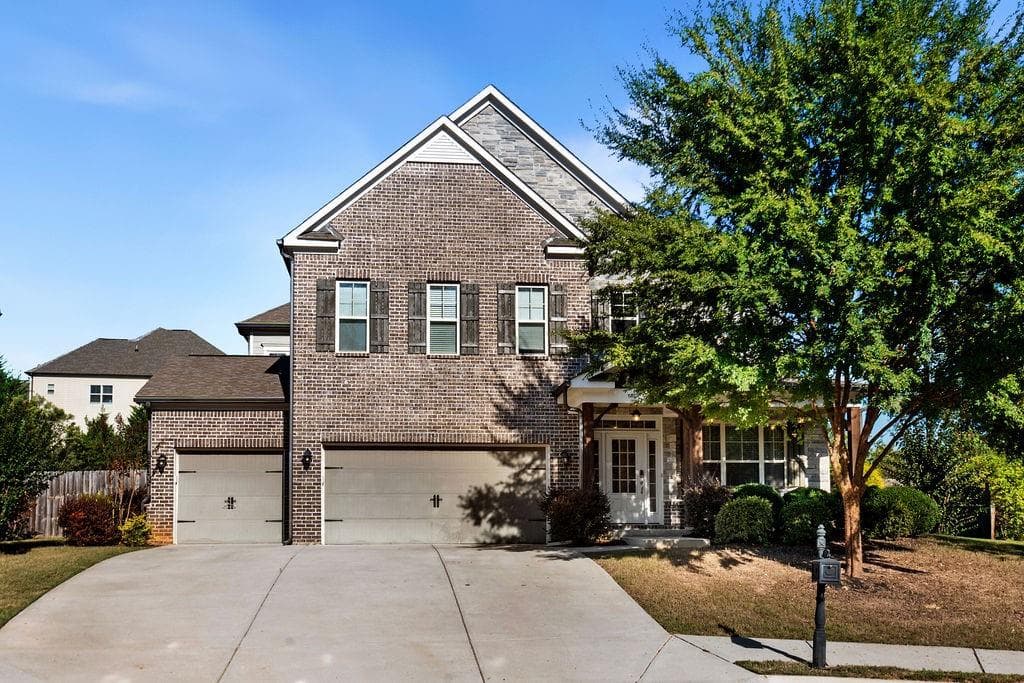 4 bedroom, 4 bathroom single family residence sold at 1638 Applecress Court, Hoschton, GA 30548