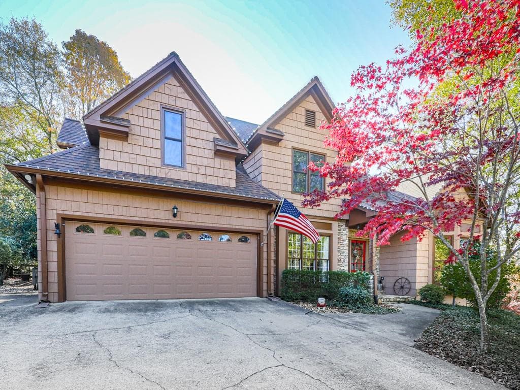4 bedroom, 4 bathroom, 4,827 sq ft single family residence sold at 3 Buckingham Court, Cartersville, GA 30120