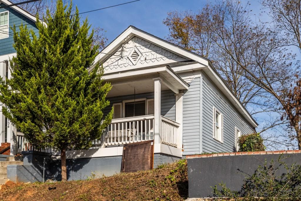 2 bedroom, 2 bathroom, 1,004 sq ft single family residence sold at 140 South Avenue, Atlanta, GA 30315