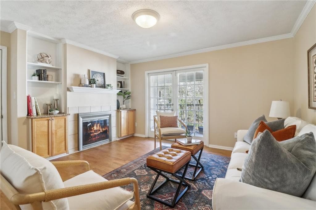 2 bedroom, 2 bathroom, 1,086 sq ft condominium sold at 1150 Collier Road E5, Atlanta, GA 30318