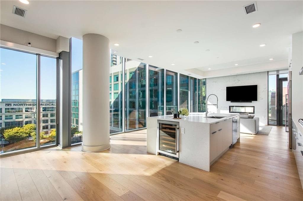 2 bedroom, 3 bathroom, 1,652 sq ft condominium sold at 40 12th Street 1202, Atlanta, GA 30309