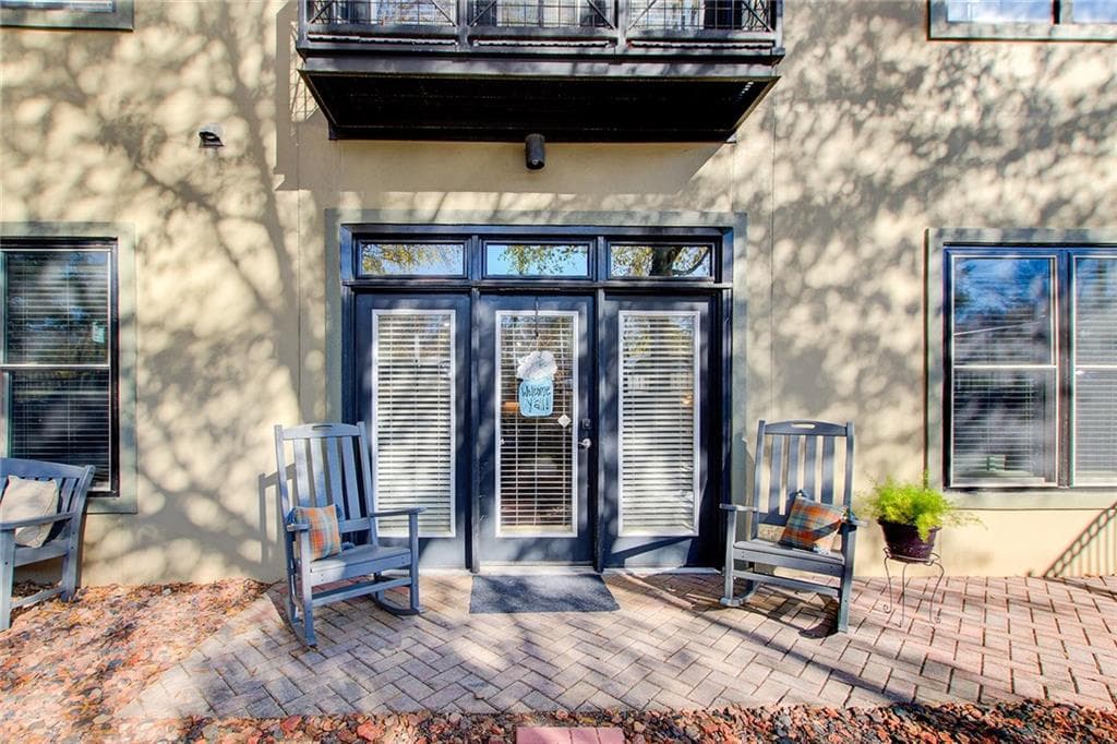 2 bedroom, 2 bathroom, 1,178 sq ft condominium sold at 5300 Peachtree Road 204, Chamblee, GA 30341