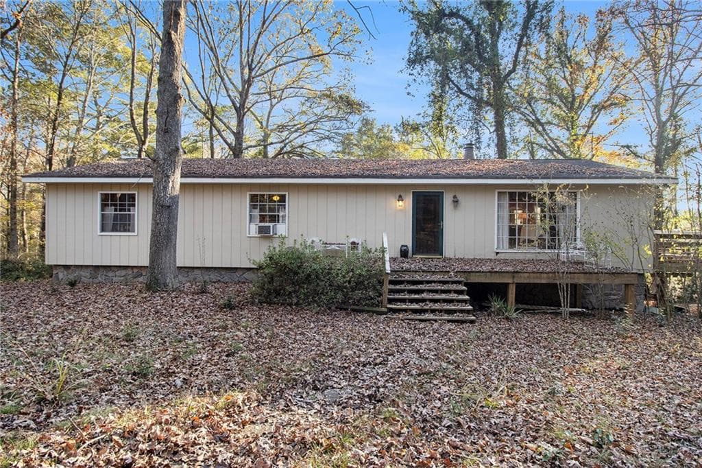 3 bedroom, 1 bathroom single family residence sold at 685 Lang Circle, Covington, GA 30014