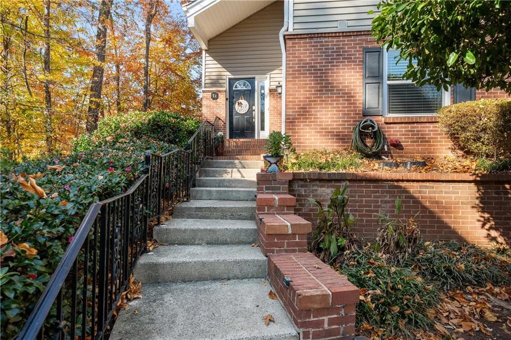 3 bedroom, 2 bathroom condominium sold at 71 Dunwoody Springs Drive, Atlanta, GA 30328