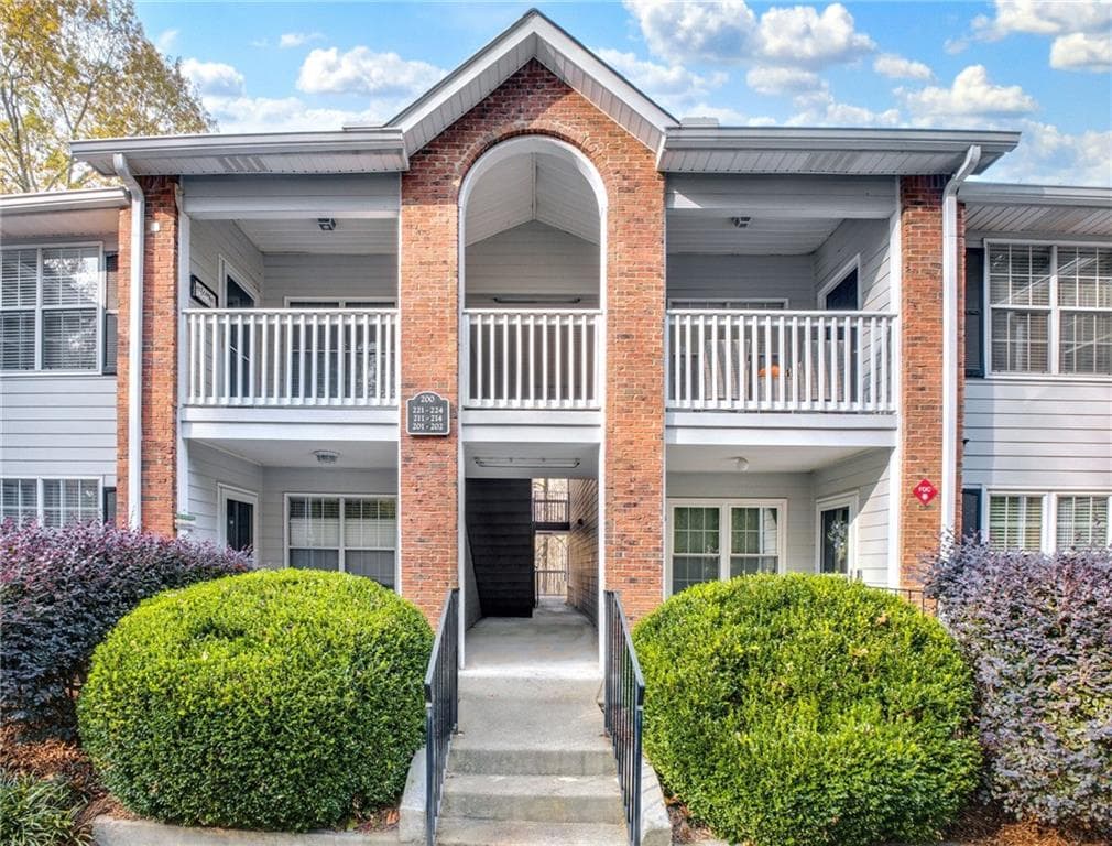 211 Streamside Drive, Roswell, GA 30076 — most recent listing photo