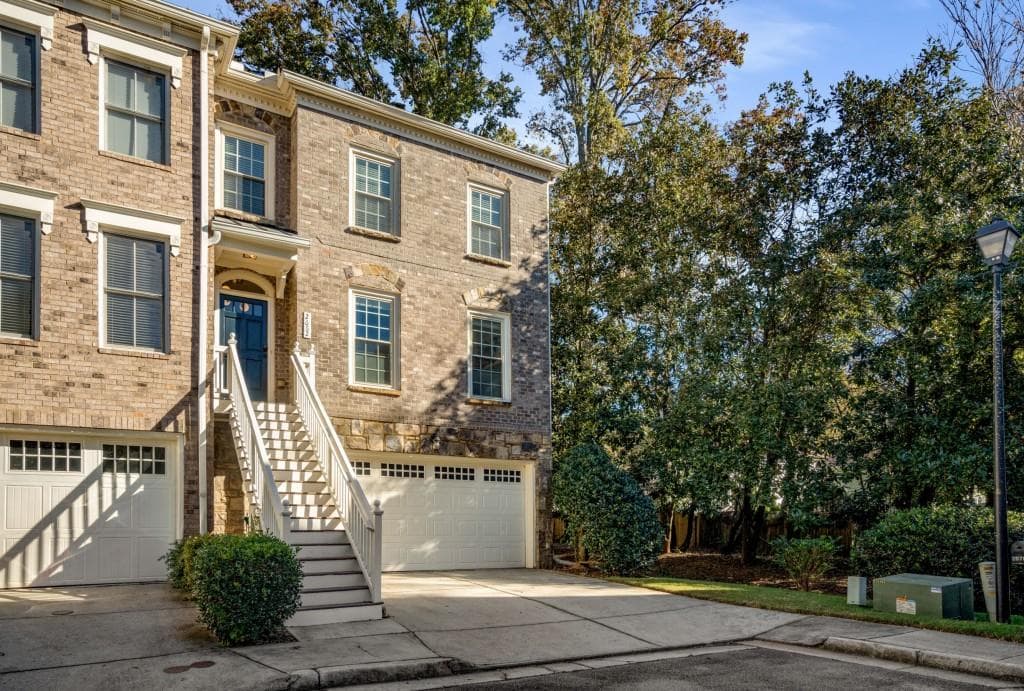 4 bedroom, 4 bathroom, 2,893 sq ft townhouse sold at 2682 Colgan Court, Atlanta, GA 30317
