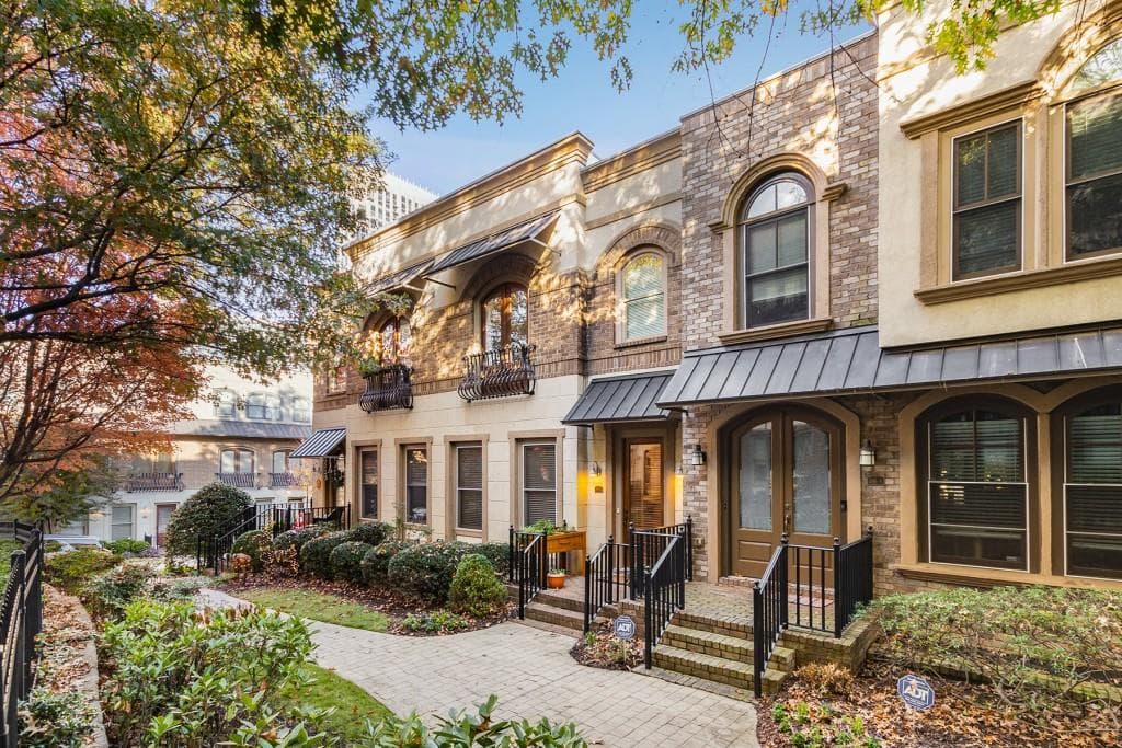 2 bedroom, 4 bathroom, 2,050 sq ft townhouse sold at 396 15th Street 7, Atlanta, GA 30318