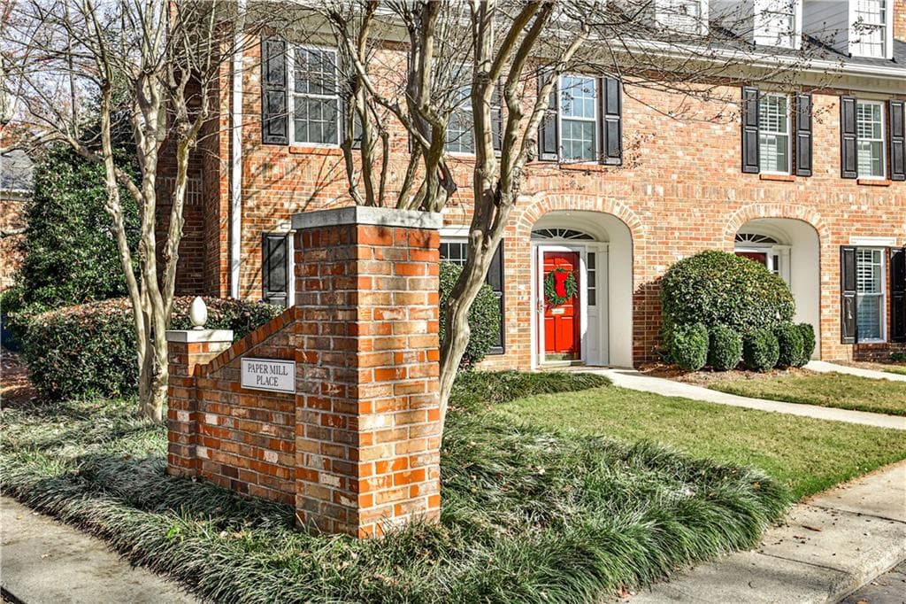 3 bedroom, 3 bathroom, 1,560 sq ft condominium sold at 1 Paper Mill Place, Atlanta, GA 30318