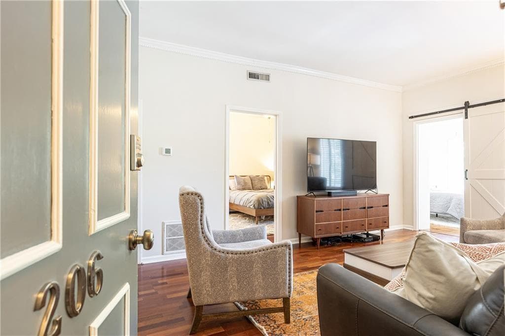 1 bedroom, 1 bathroom, 995 sq ft condominium sold at 1230 Piedmont Avenue 206, Atlanta, GA 30309