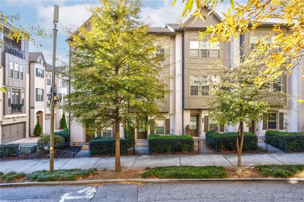 2 bedroom, 3 bathroom townhouse sold at 633 Broadview Place, Atlanta, GA 30324