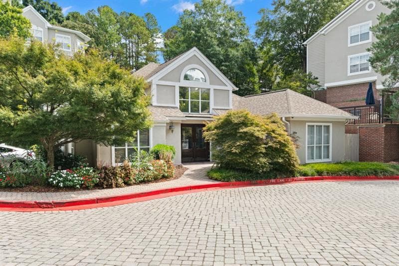 1 bedroom, 1 bathroom, 820 sq ft condominium sold at 2103 RIVER GREEN Drive, Atlanta, GA 30327