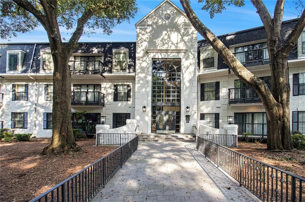 2 bedroom, 2 bathroom condominium sold at 2101 Pine Heights Drive, Atlanta, GA 30324