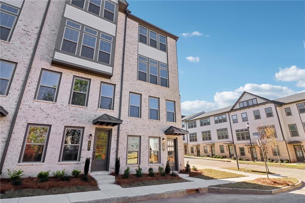 3 bedroom, 5 bathroom, 2,739 sq ft townhouse sold at 3891 Allegretto Circle, Atlanta, GA 30339