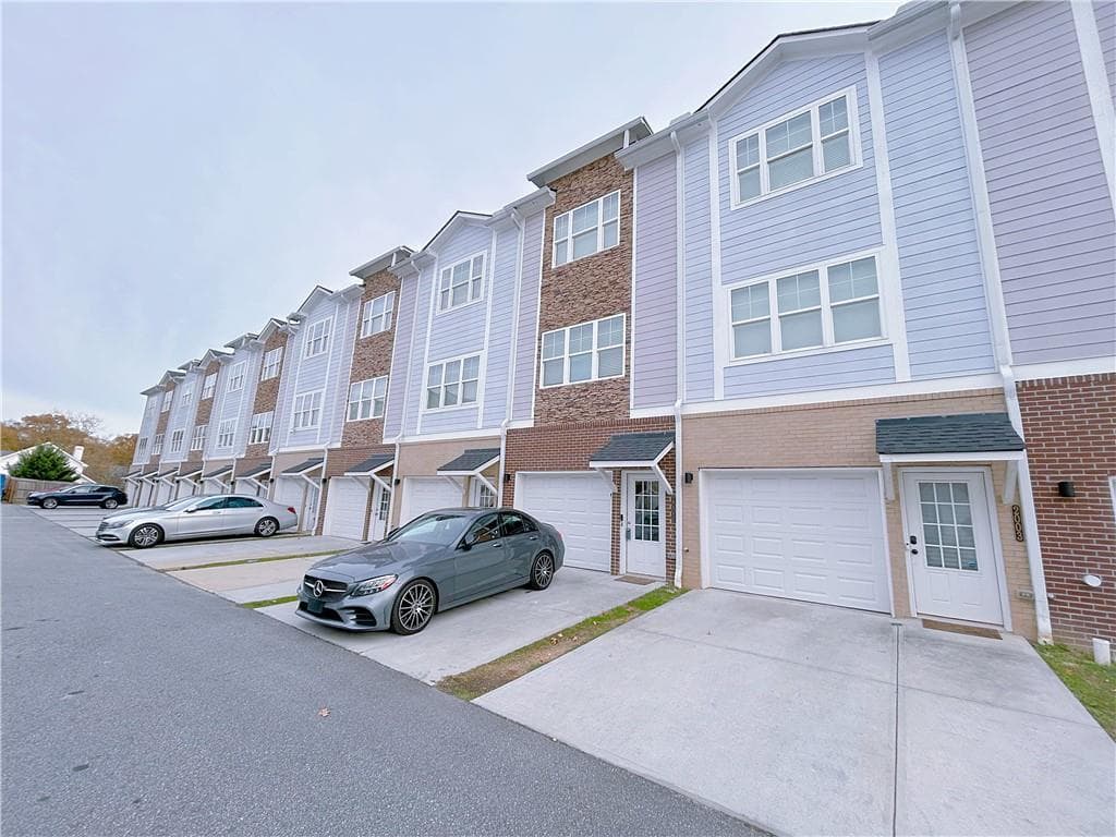 4 bedroom, 4 bathroom, 1,260 sq ft townhouse sold at 2005 Ocean Drive, Atlanta, GA 30318