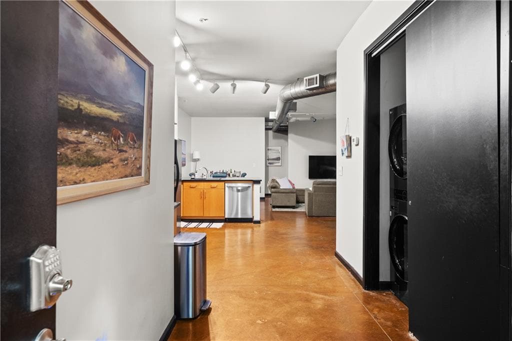 2 bedroom, 2 bathroom condominium sold at 5300 Peachtree Road 108, Atlanta, GA 30341