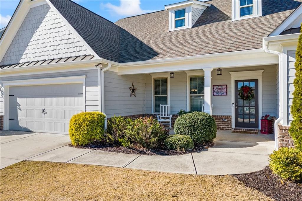 4 bedroom, 3 bathroom single family residence sold at 122 Hawthorn Way, Hoschton, GA 30548
