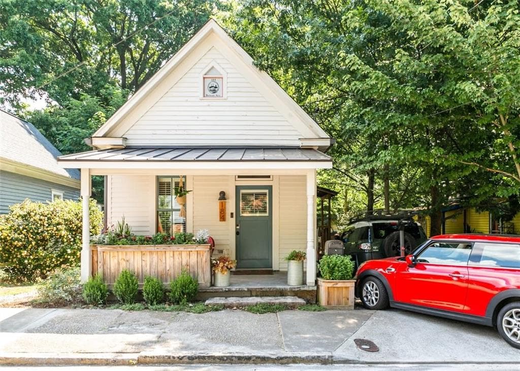 2 bedroom, 2 bathroom, 1,238 sq ft single family residence sold at 184 Berean Avenue, Atlanta, GA 30316