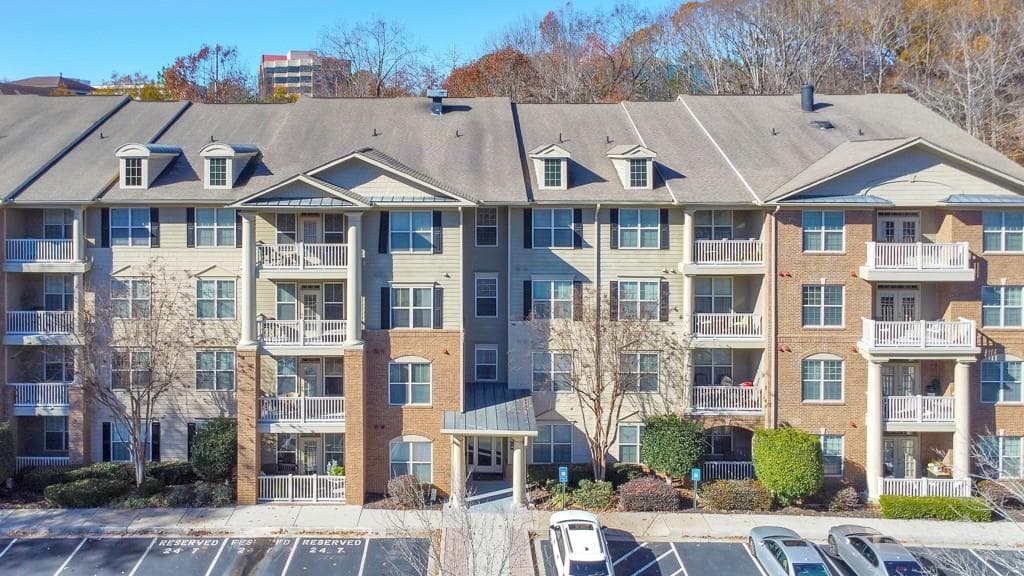 3 bedroom, 2 bathroom, 1,593 sq ft condominium sold at 1910 Cedar Glenn Way 4209, Atlanta, GA 30339