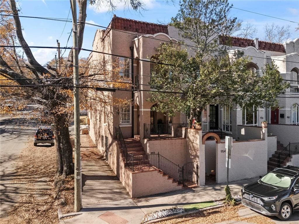 3 bedroom, 2 bathroom, 1,862 sq ft townhouse sold at 952 Charles Allen Drive, Atlanta, GA 30309