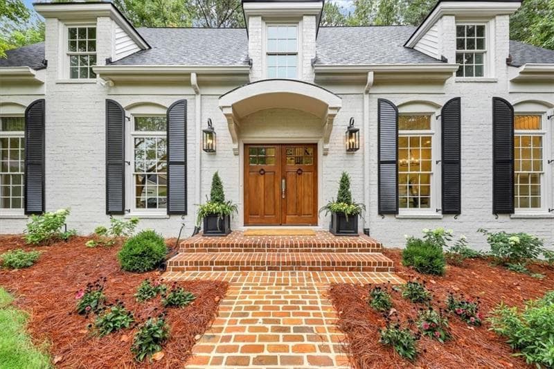 4 bedroom, 5 bathroom, 3,289 sq ft single family residence sold at 4404 Paces Battle, Atlanta, GA 30327