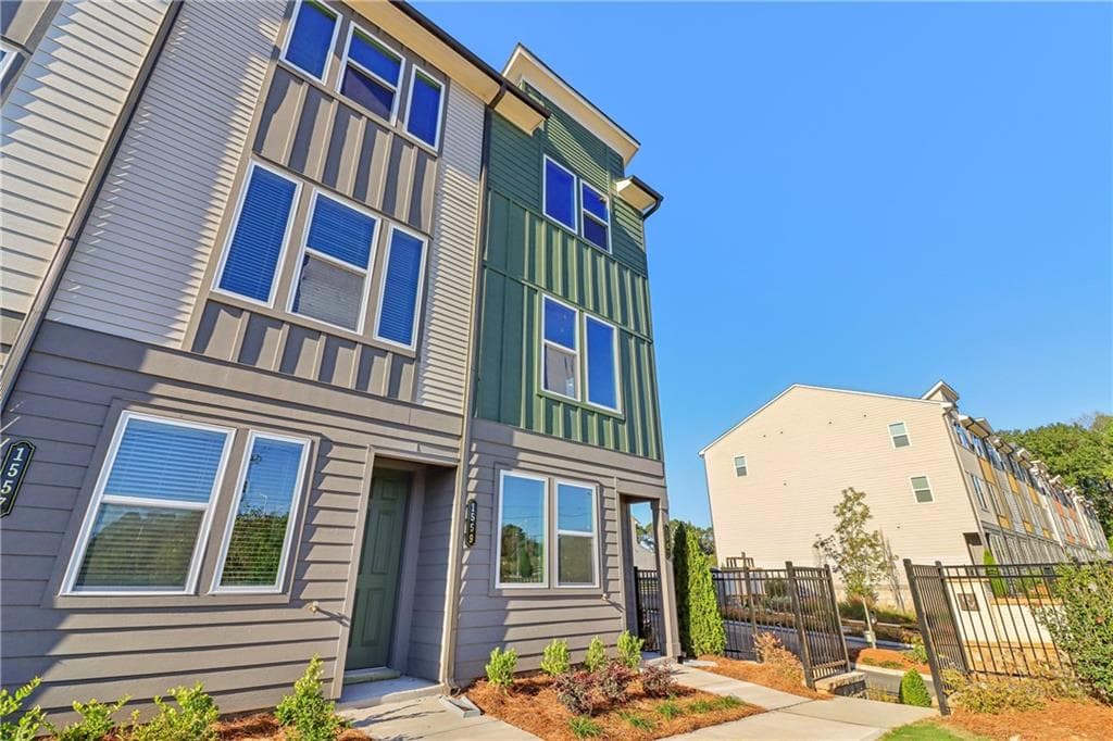 3 bedroom, 4 bathroom, 1,600 sq ft townhouse sold at 1561 Layton Lane Drive 21, Atlanta, GA 30318