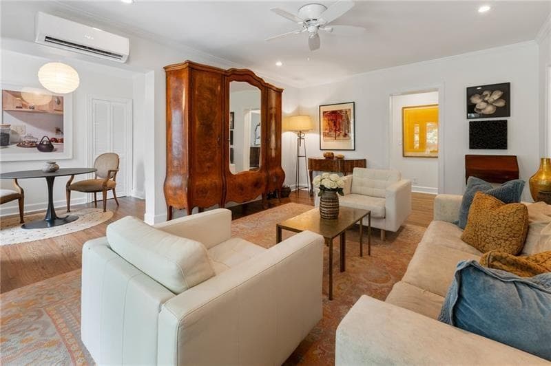 2 bedroom, 2 bathroom, 1,262 sq ft condominium sold at 2222 Peachtree Road C6, Atlanta, GA 30309