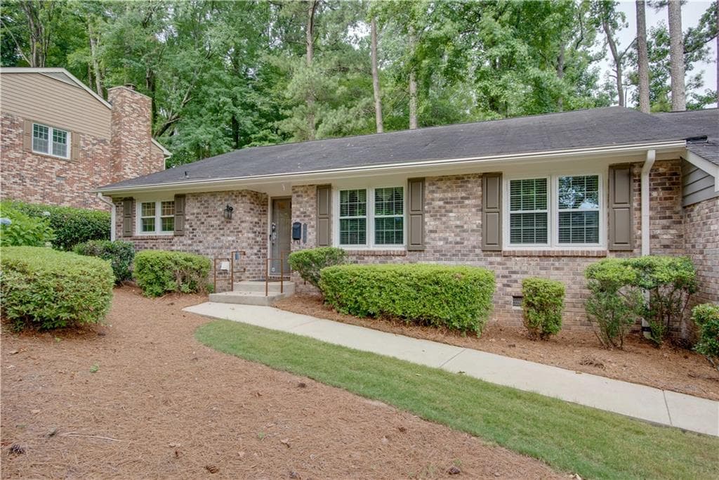 3 bedroom, 2 bathroom, 1,747 sq ft condominium sold at 2400 Northlake Court, Atlanta, GA 30345