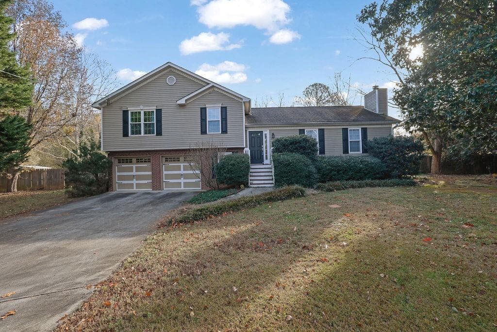 3 bedroom, 2 bathroom, 1,953 sq ft single family residence sold at 1744 Moss Drive, Snellville, GA 30078