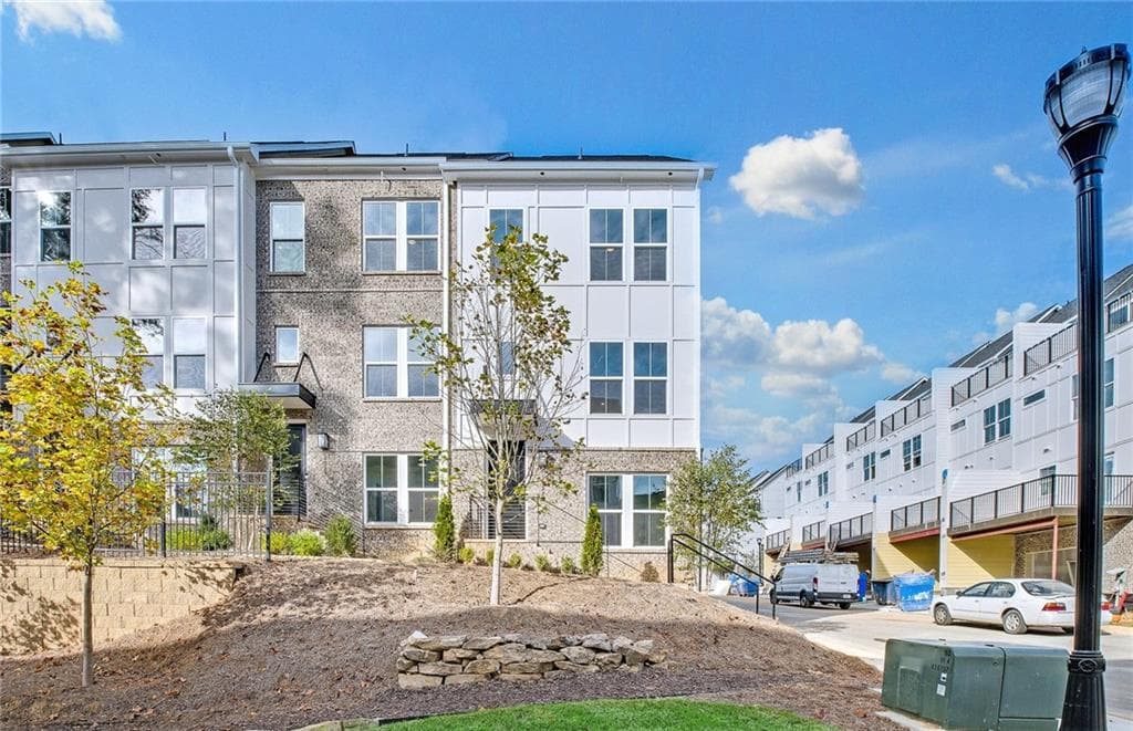 3 bedroom, 5 bathroom, 2,033 sq ft townhouse sold at 1927 Rogers Court, Atlanta, GA 30318