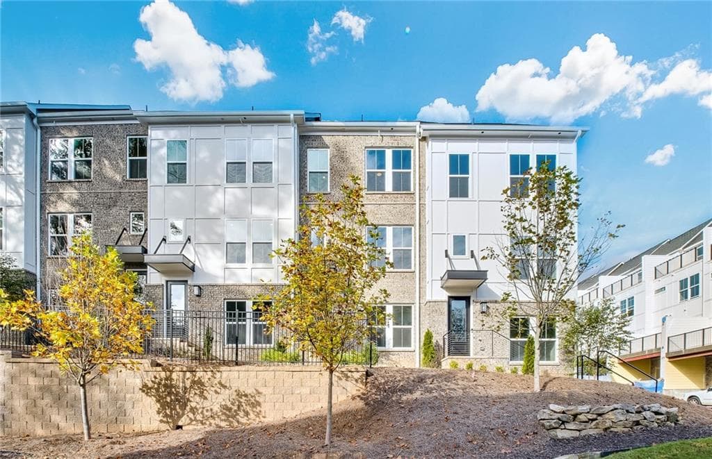 3 bedroom, 5 bathroom, 2,033 sq ft townhouse sold at 1925 Rogers Court, Atlanta, GA 30318