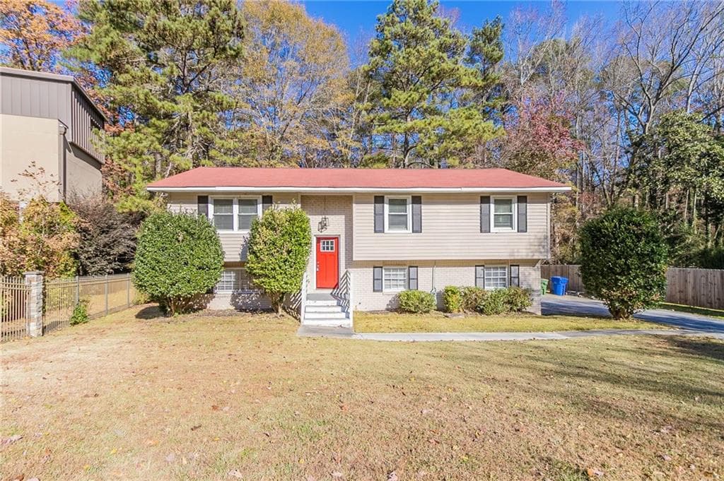 5 bedroom, 3 bathroom, 1,160 sq ft single family residence sold at 633 Larchmont Circle, Atlanta, GA 30318