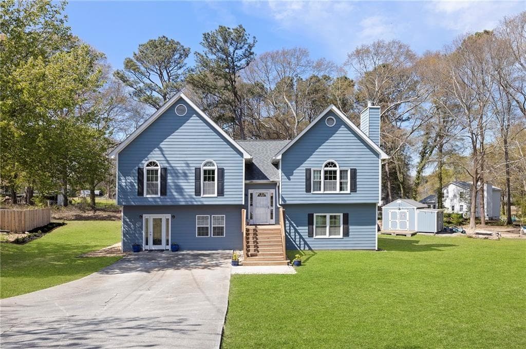 6 bedroom, 4 bathroom, 3,164 sq ft single family residence sold at 2100 Meadow View Court, Grayson, GA 30017