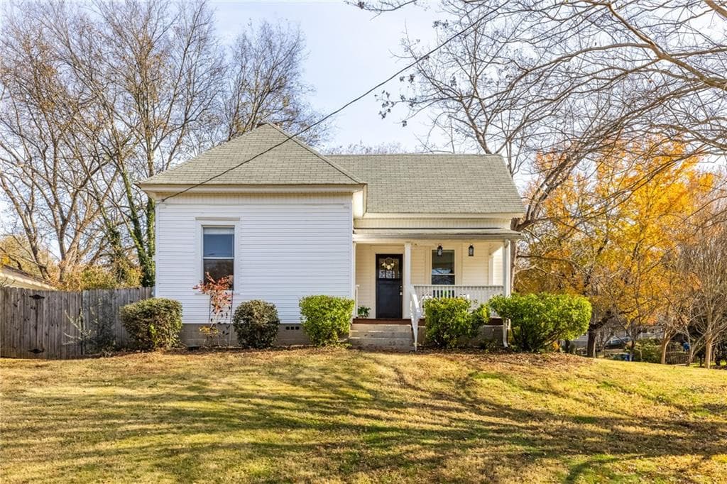 1 bedroom, 1 bathroom, 896 sq ft single family residence sold at 2943 Layton Avenue, Atlanta, GA 30318