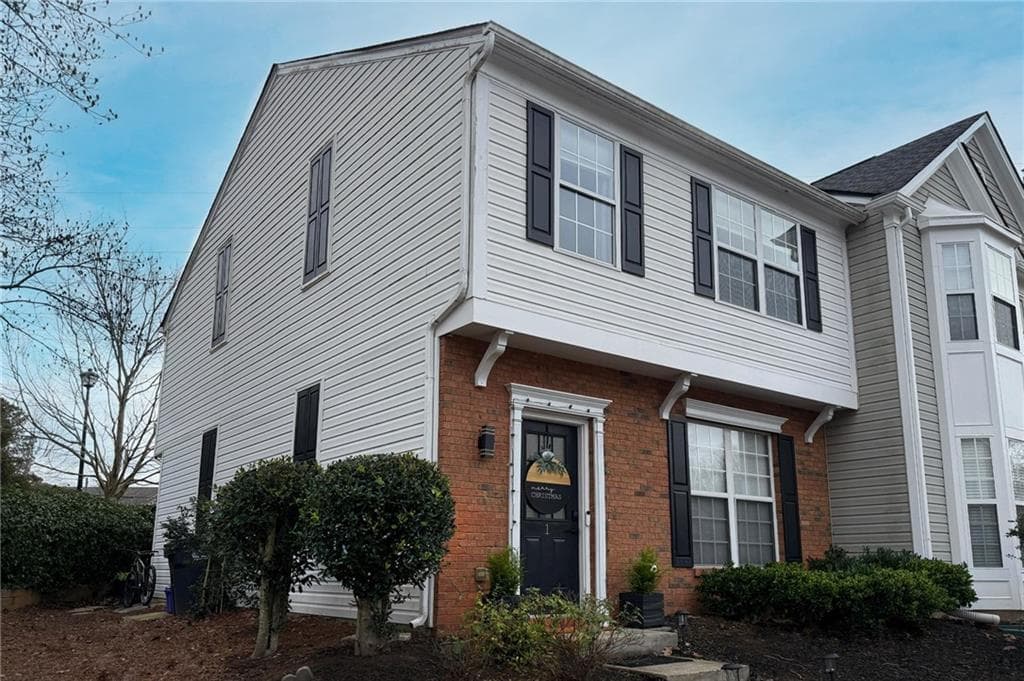 3 bedroom, 3 bathroom, 1,428 sq ft townhouse sold at 13300 Morris Road 1, Alpharetta, GA 30004