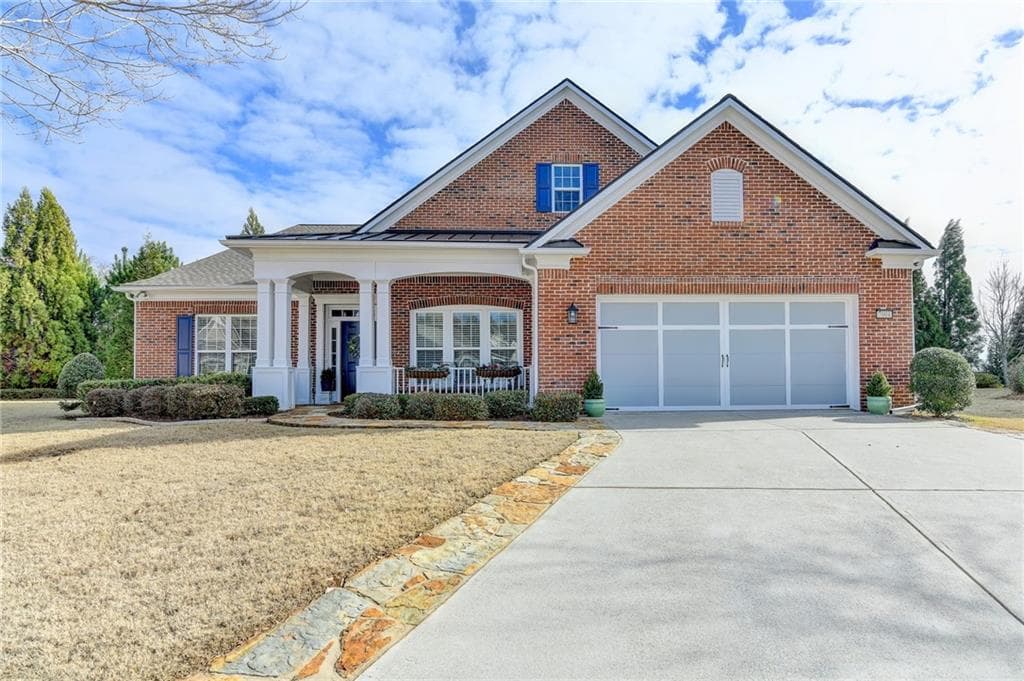 3 bedroom, 4 bathroom single family residence sold at 7004 Cherry Blossom Lane, Hoschton, GA 30548