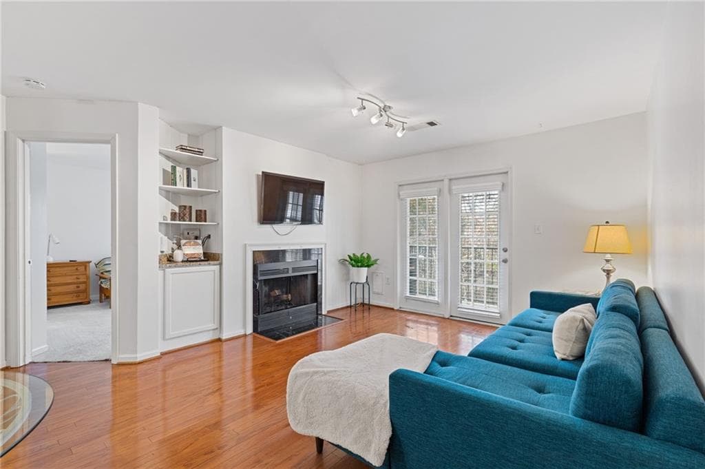 2 bedroom, 2 bathroom, 981 sq ft condominium sold at 3655 Habersham Road 369, Atlanta, GA 30305