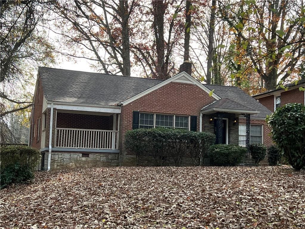 5 bedroom, 3 bathroom single family residence sold at 1670 Avon Avenue, Atlanta, GA 30311