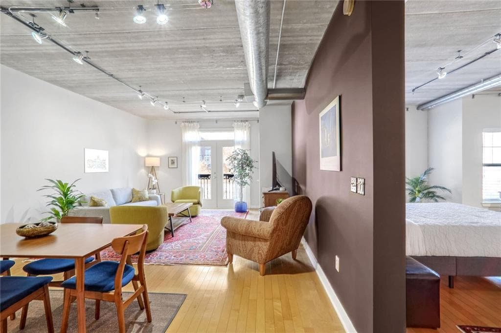 1 bedroom, 1 bathroom, 1,094 sq ft condominium sold at 800 Peachtree Street 1410, Atlanta, GA 30308